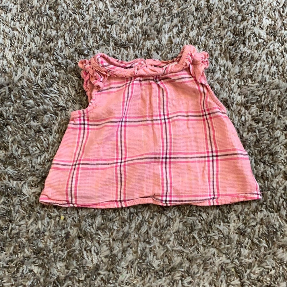 Old Navy baby girl pink top. Size 0-3 months.